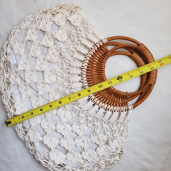 × SOLD ×Stunning wood handled macrame purse - Picture 5 of 6